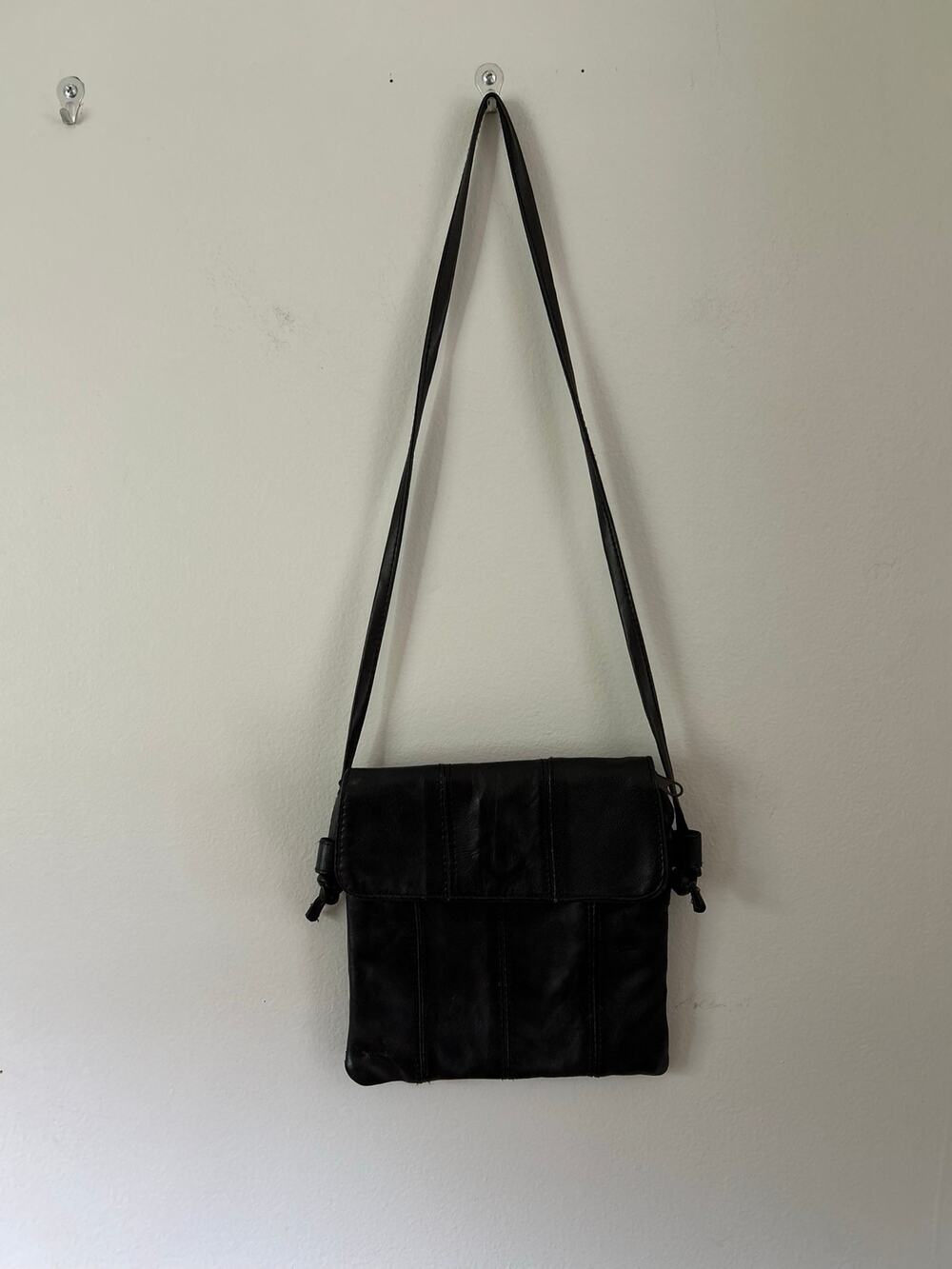 OKPTA Vintage 90'S Black Leather Crossbody Fold Over Flap Magnetic Snap Closure